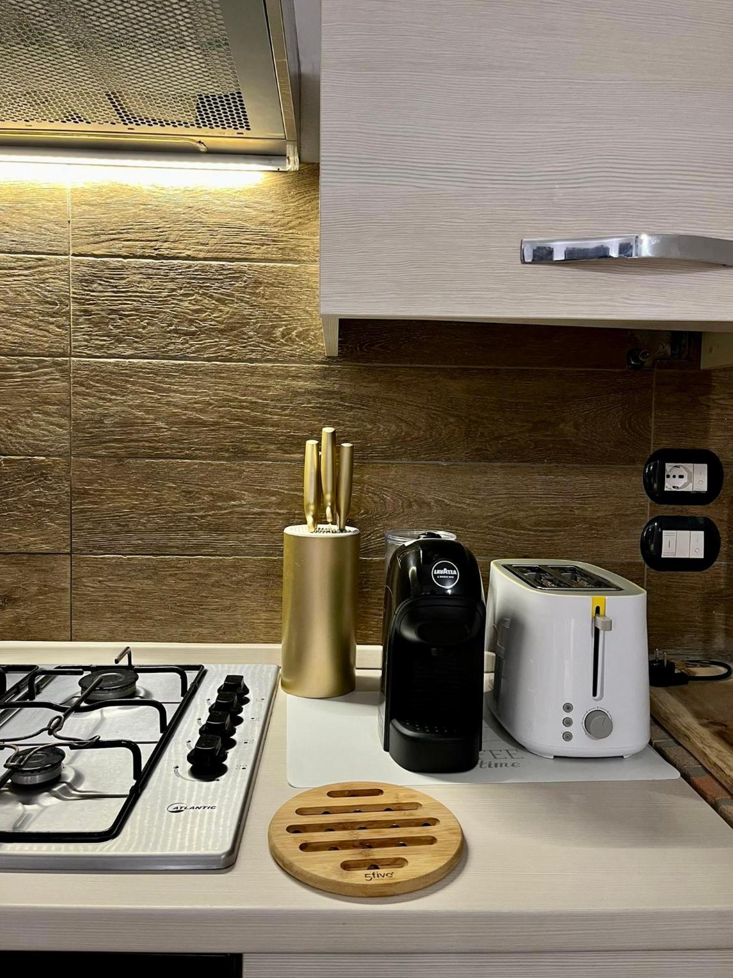 Residenza Corrado By Almanova Residenze Apartment มานโตวา ภายนอก รูปภาพ